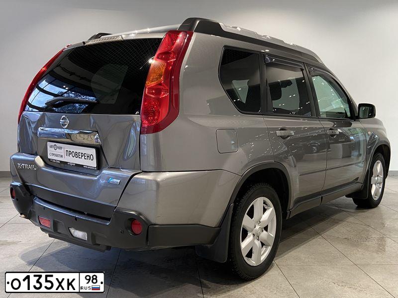 Фото автомобиля NISSAN X-TRAIL, 2010 — госномер В523ТУ60. Цвет: СЕРЫЙ
