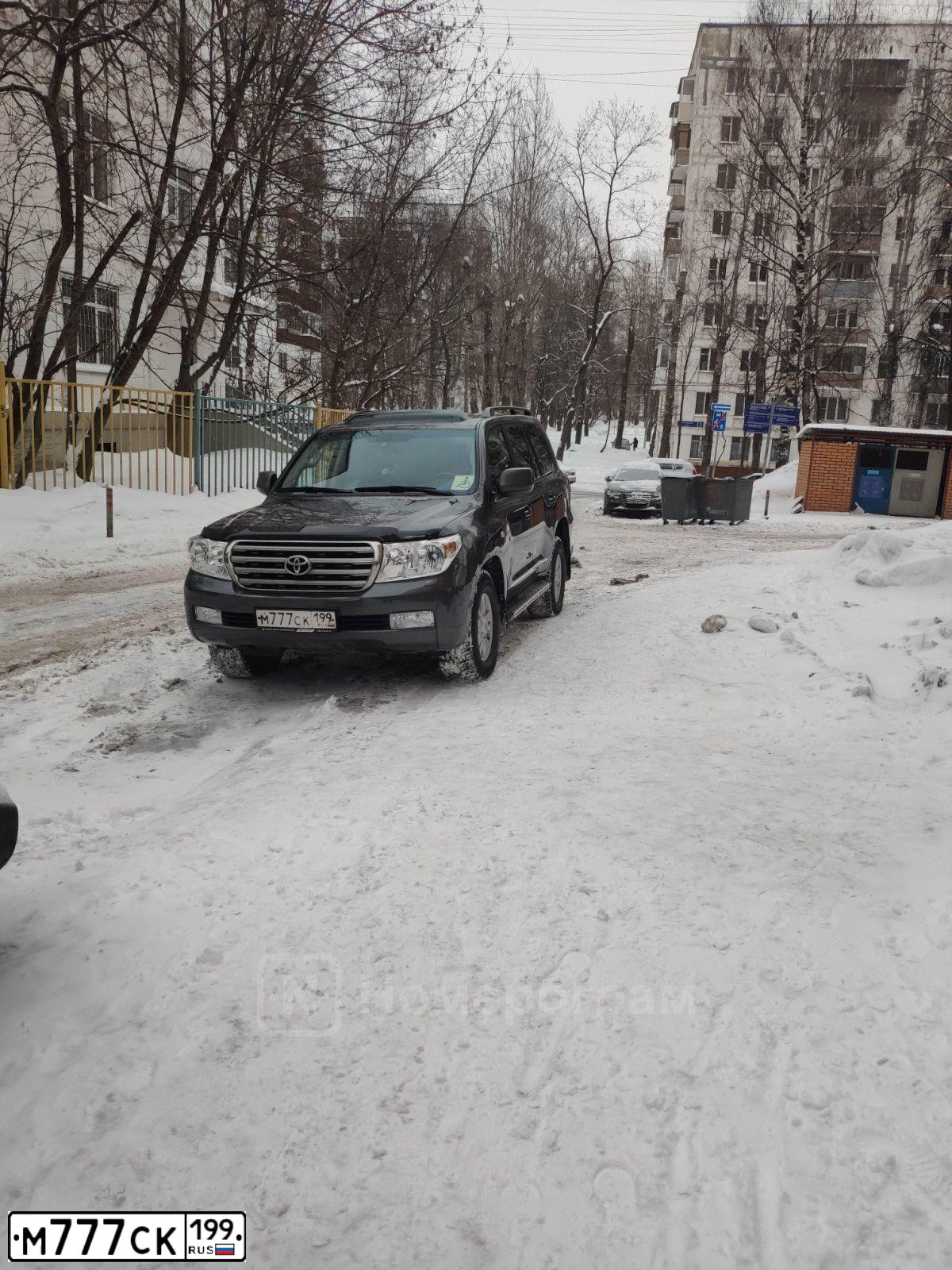 Фото автомобиля TOYOTA LANDCRUISER 200, 2008 — госномер Т545ХС797. Цвет: Серый