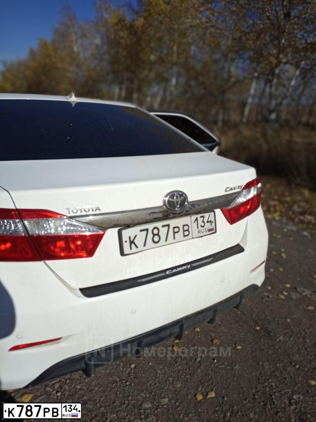 Фото автомобиля TOYOTA CAMRY, 2013 — госномер К787РВ134. Цвет: Белый