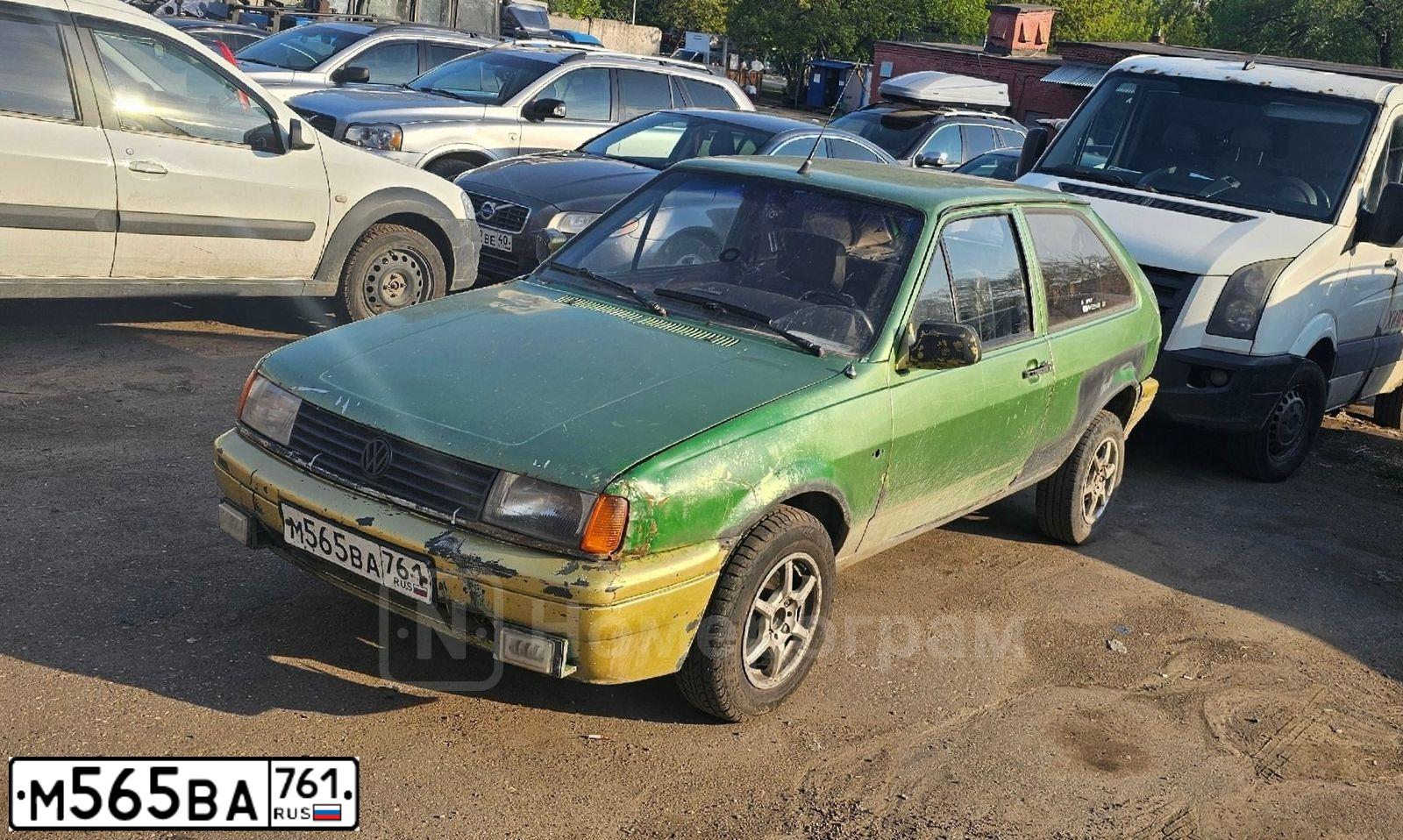 Фото автомобиля VOLKSWAGEN POLO, 1994 — госномер В329ЕК77. Цвет: ЗЕЛЕНЫЙ