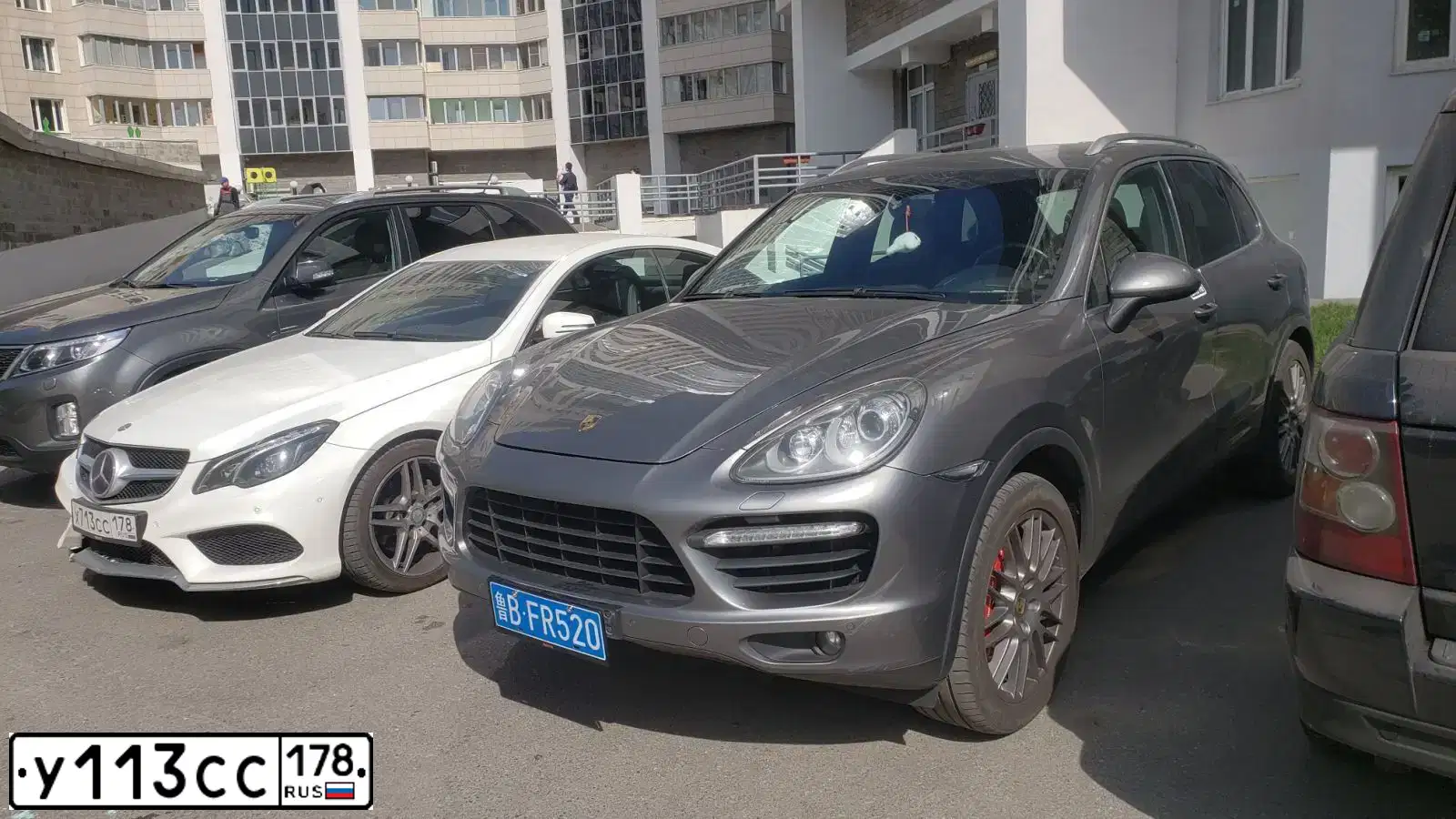 Фото автомобиля VOLVO XC60, 2012 — госномер У113СС178. Цвет: БЕЖЕВЫЙ
