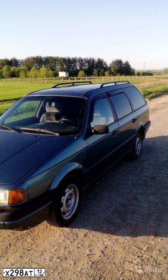 Фото автомобиля VOLKSWAGEN PASSAT, 1990 — госномер С098ТР99. Цвет: сине-зеленый