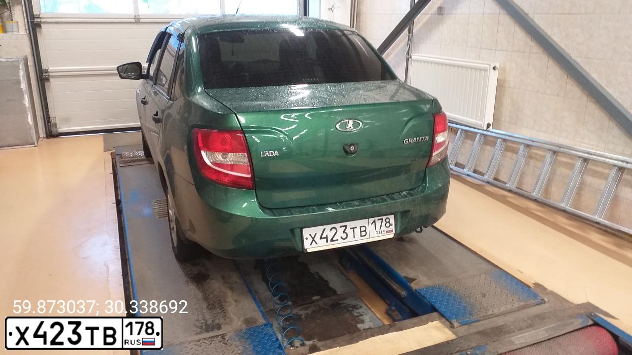 Фото автомобиля LADA 2190 GRANTA, 2017 — госномер Х423ТВ178. Цвет: СЕРЕБРИСТО-ЗЕЛЕНЫЙ