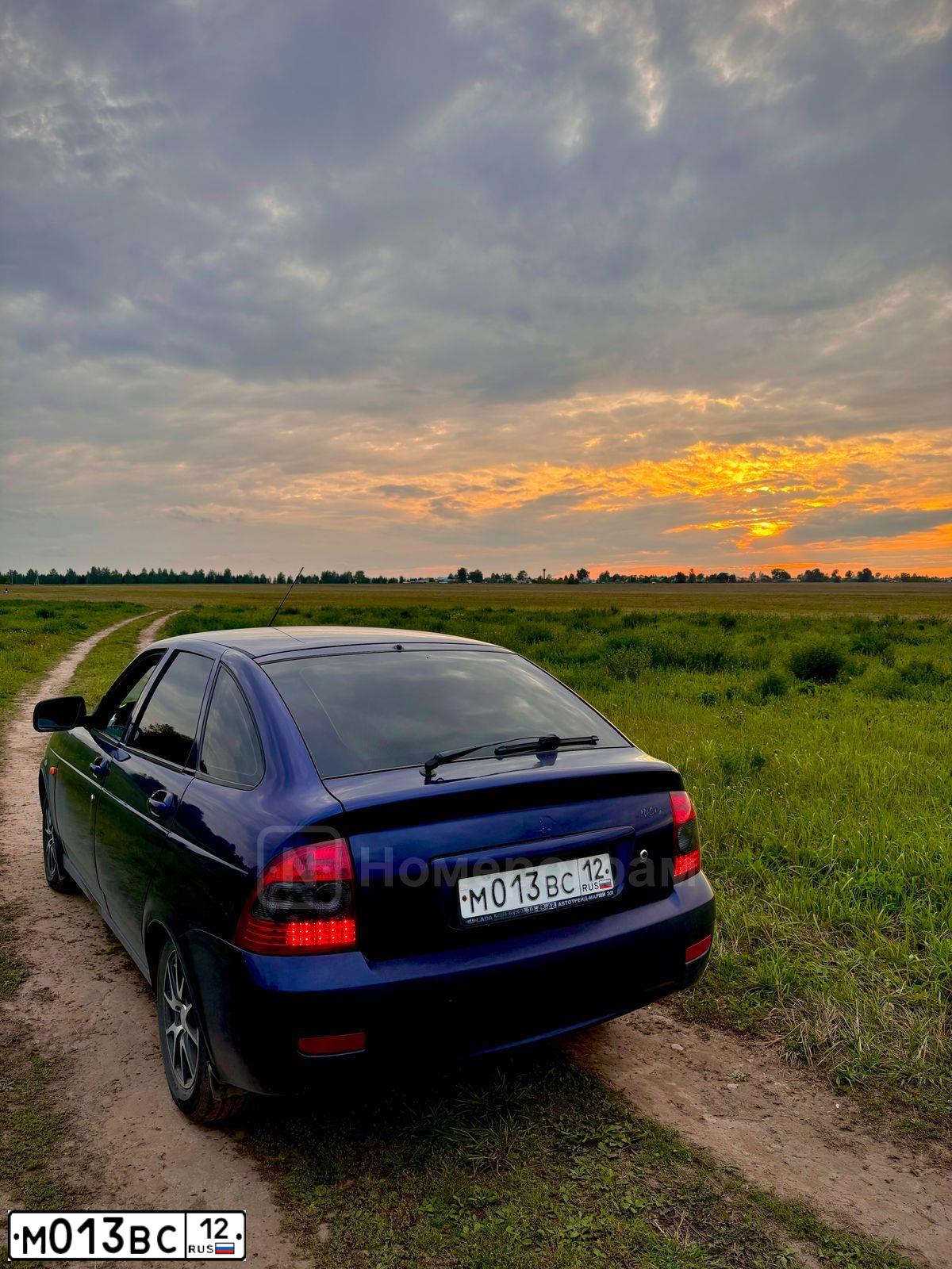Фото автомобиля LADA 2172 PRIORA, 2011 — госномер М013ВС12. Цвет: синий