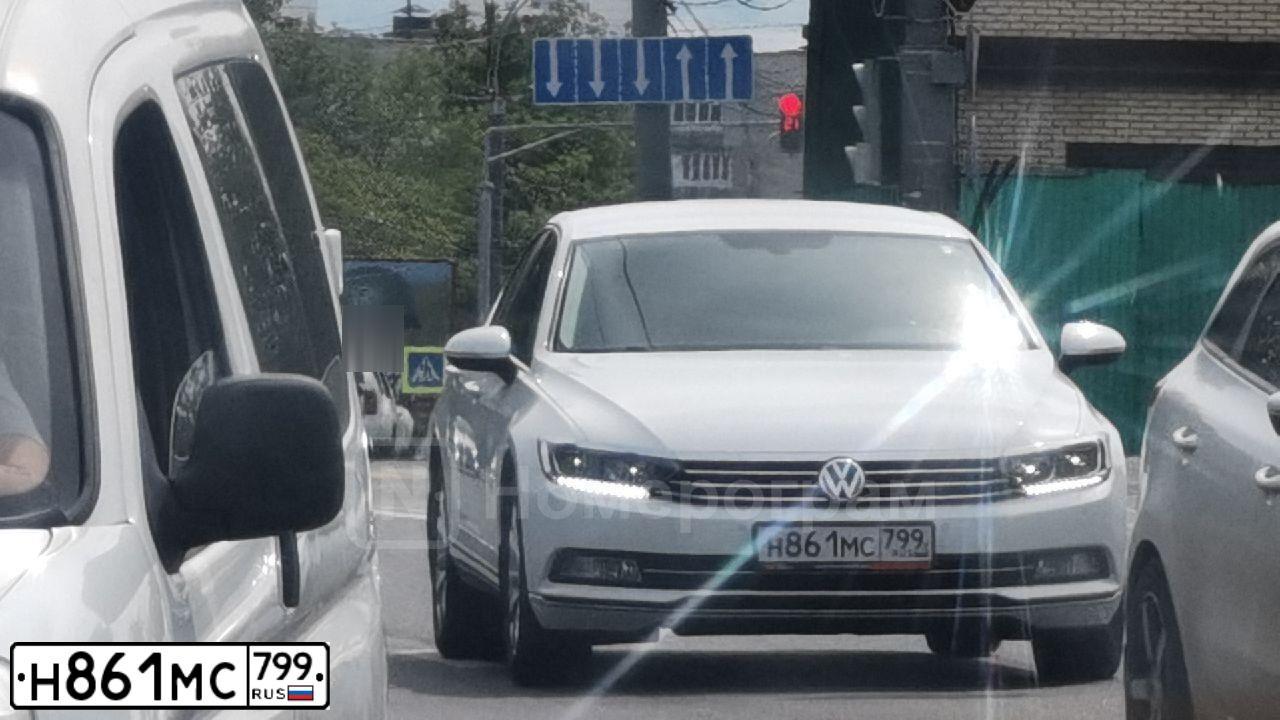 Фото автомобиля VOLKSWAGEN PASSAT, 2018 — госномер Н861МС799. Цвет: Белый