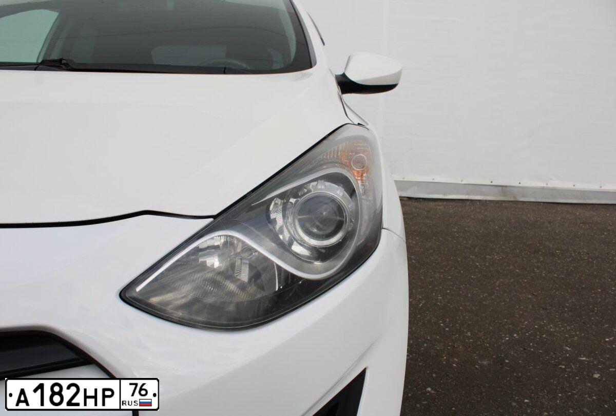 Фото автомобиля HYUNDAI I30, 2013 — госномер А182НР76. Цвет: Белый