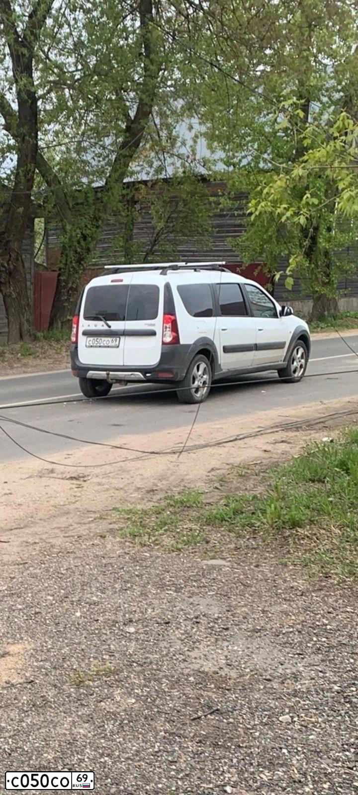 Фото автомобиля LADA LARGUS, 2020 — госномер С050СО69. Цвет: БЕЛЫЙ