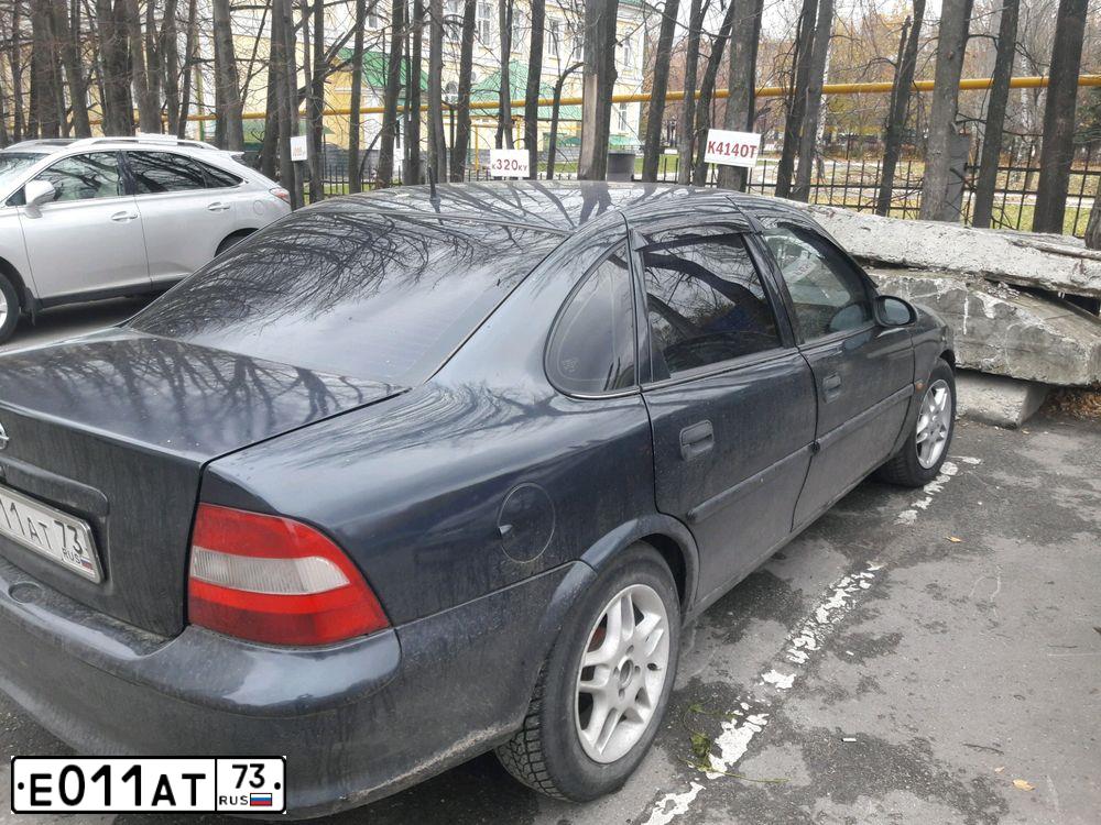 Фото автомобиля OPEL VECTRA, 1997 — госномер Е011АТ73. Цвет: ЧЕРНЫЙ