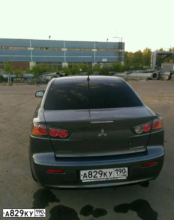 Фото автомобиля MITSUBISHI LANCER, 2010 — госномер А829КУ190. Цвет: Серый