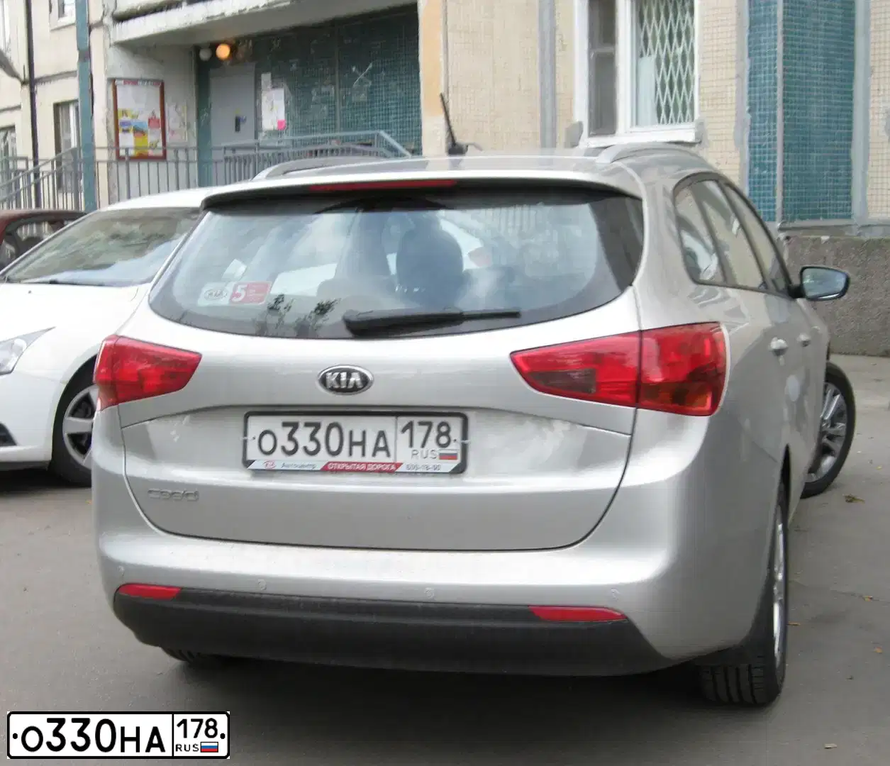 Фото автомобиля KIA CEE'D, 2013 — госномер О330НА178. Цвет: ПЕРЛАМ-СЕРЕБРИСТЫЙ
