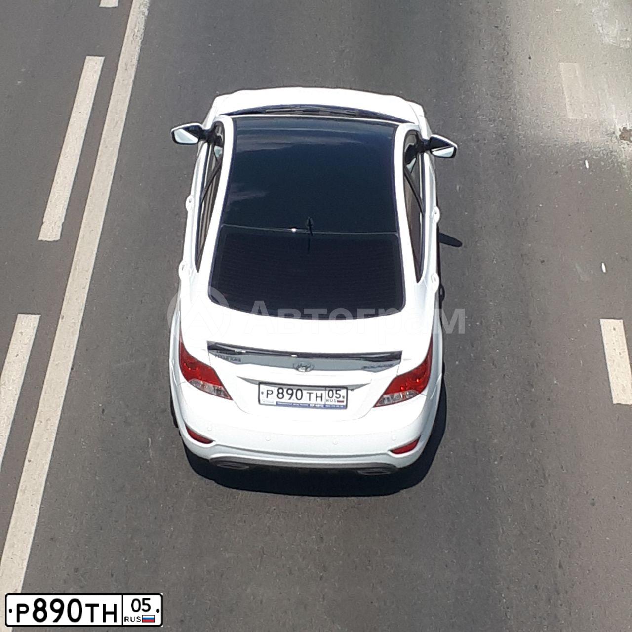 Фото автомобиля HYUNDAI SOLARIS, 2012 — госномер Р890ТН05. Цвет: Белый