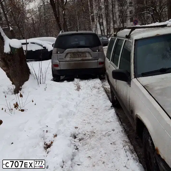 Фото автомобиля MITSUBISHI OUTLANDER, 2009 — госномер С707ЕХ777. Цвет: СЕРЫЙ
