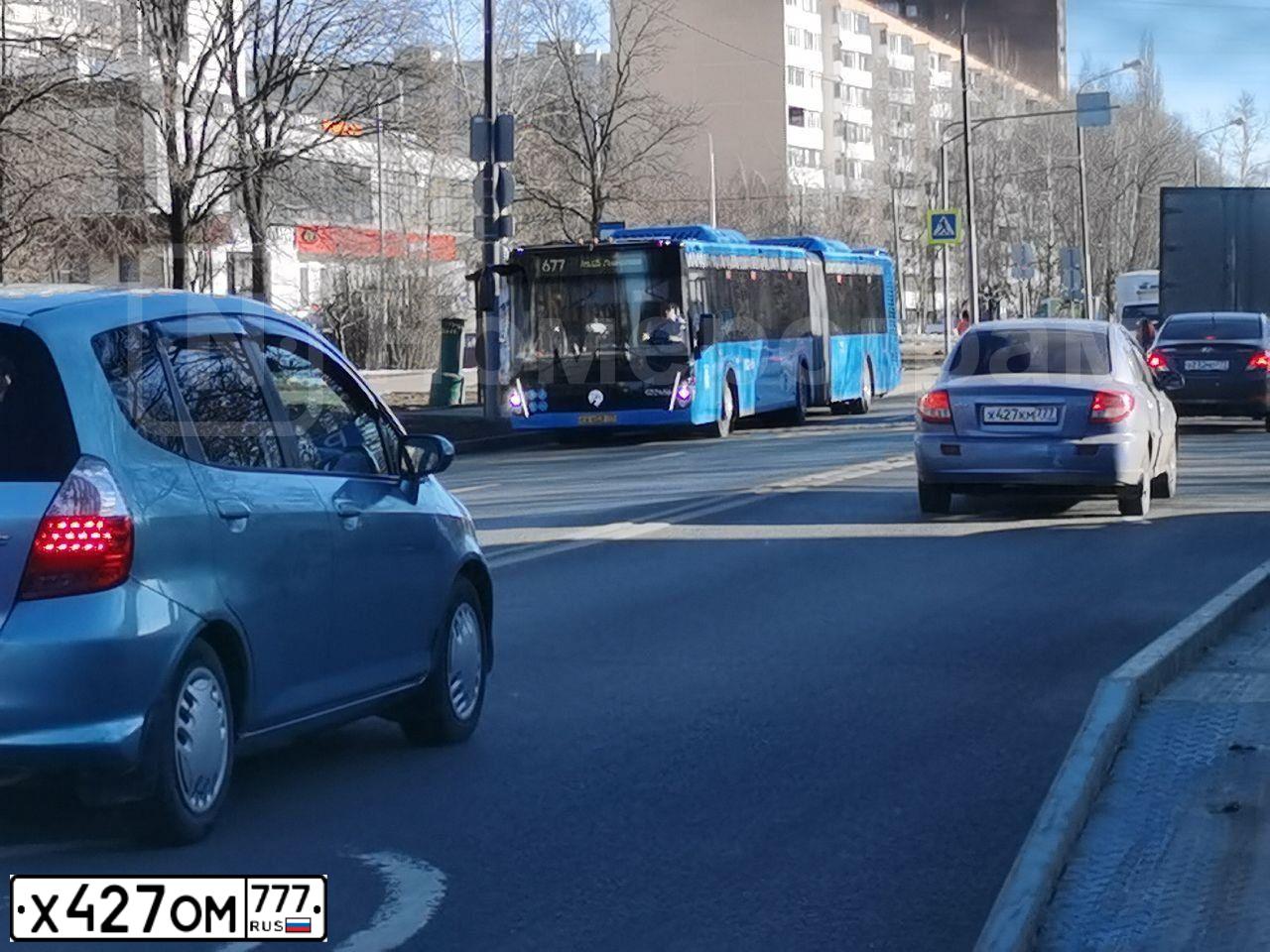 Фото автомобиля MAZDA A 3, 2008 — госномер В072МК199. Цвет: Белый