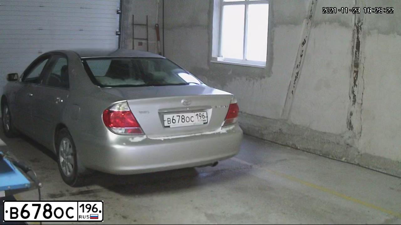 Фото автомобиля TOYOTA CAMRY, 2004 — госномер В678ОС196. Цвет: СЕРЫЙ