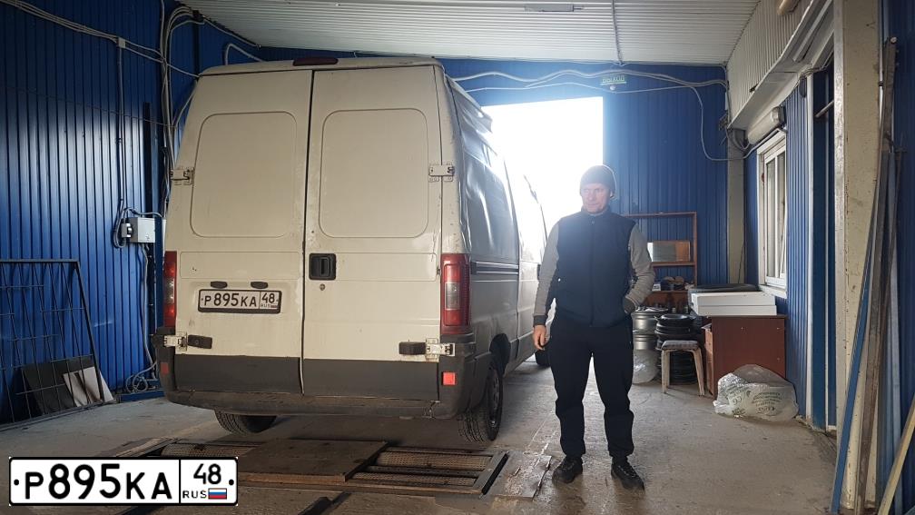 Фото автомобиля FIAT DUCATO, 2008 — госномер Р895КА48. Цвет: Белый