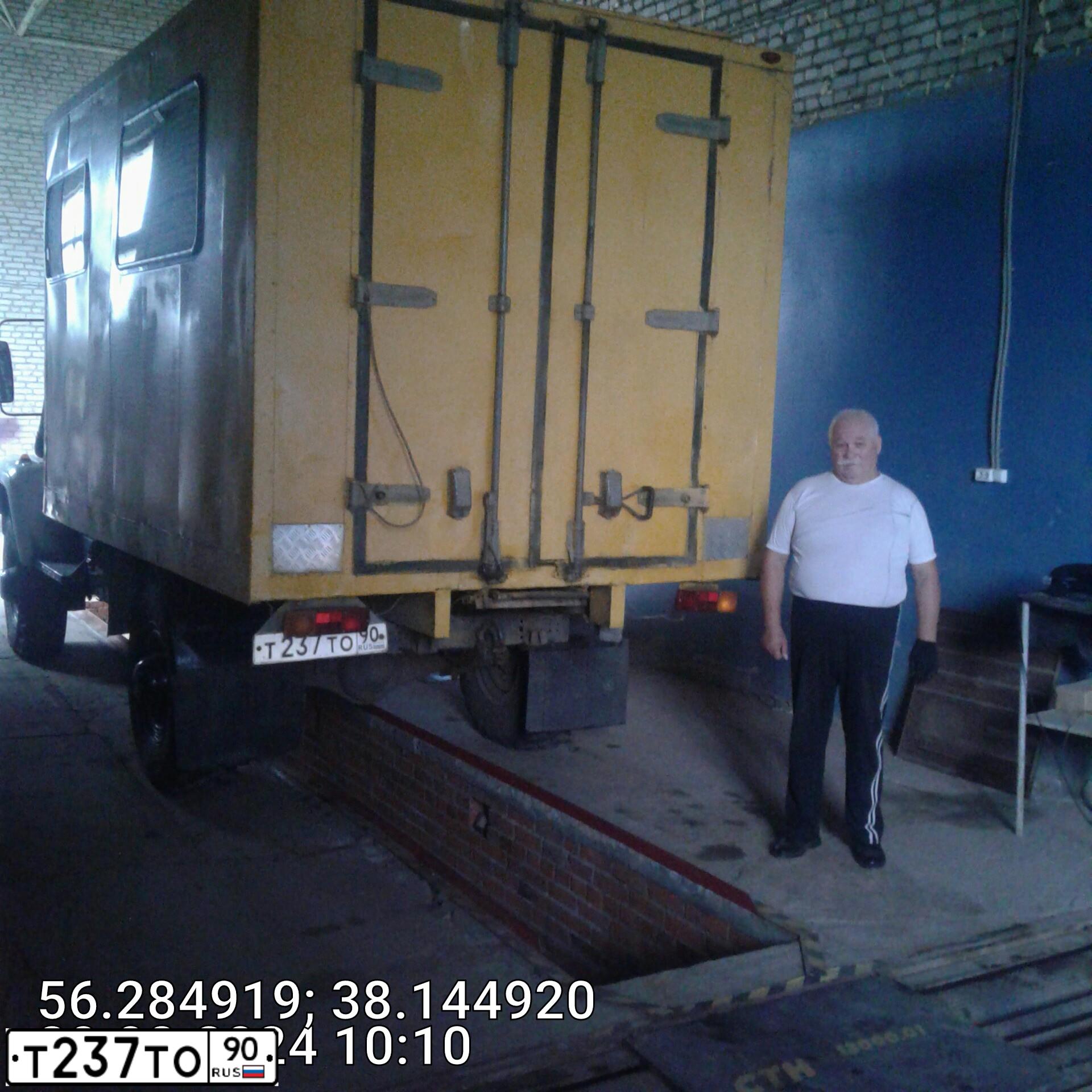 Фото автомобиля GAZ 3307, 2004 — госномер Т237ТО90. Цвет: БЕЛЫЙ