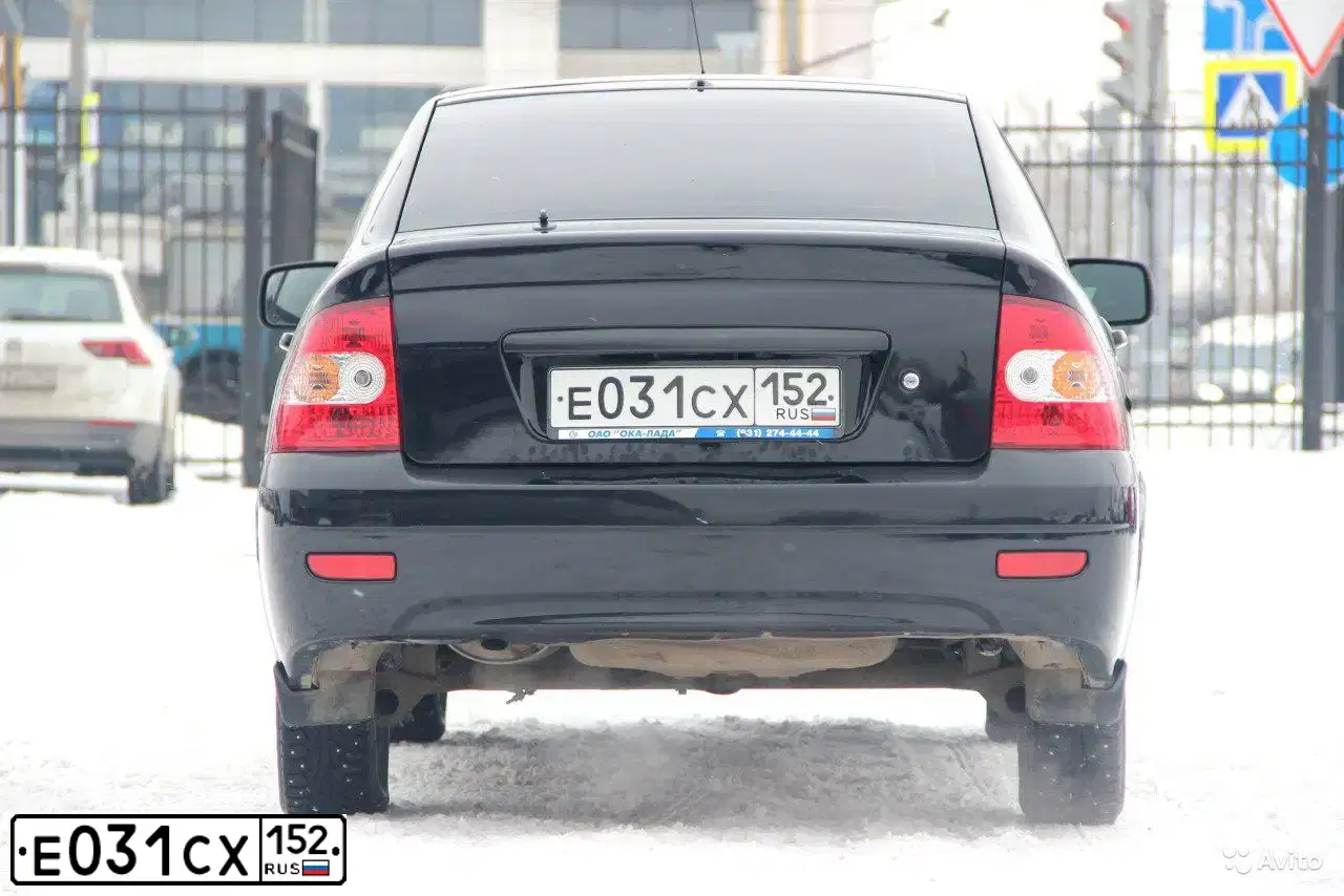 Фото автомобиля LADA 2172 PRIORA, 2011 — госномер Е031СХ152. Цвет: Сине-Черный