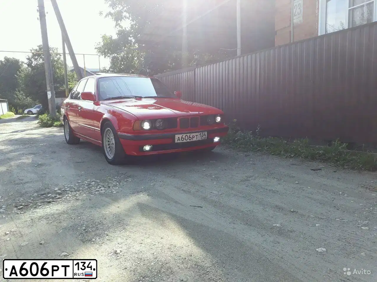 Фото автомобиля BMW SERIE 5, 1992 — госномер А606РТ134. Цвет: БОРДОВЫЙ