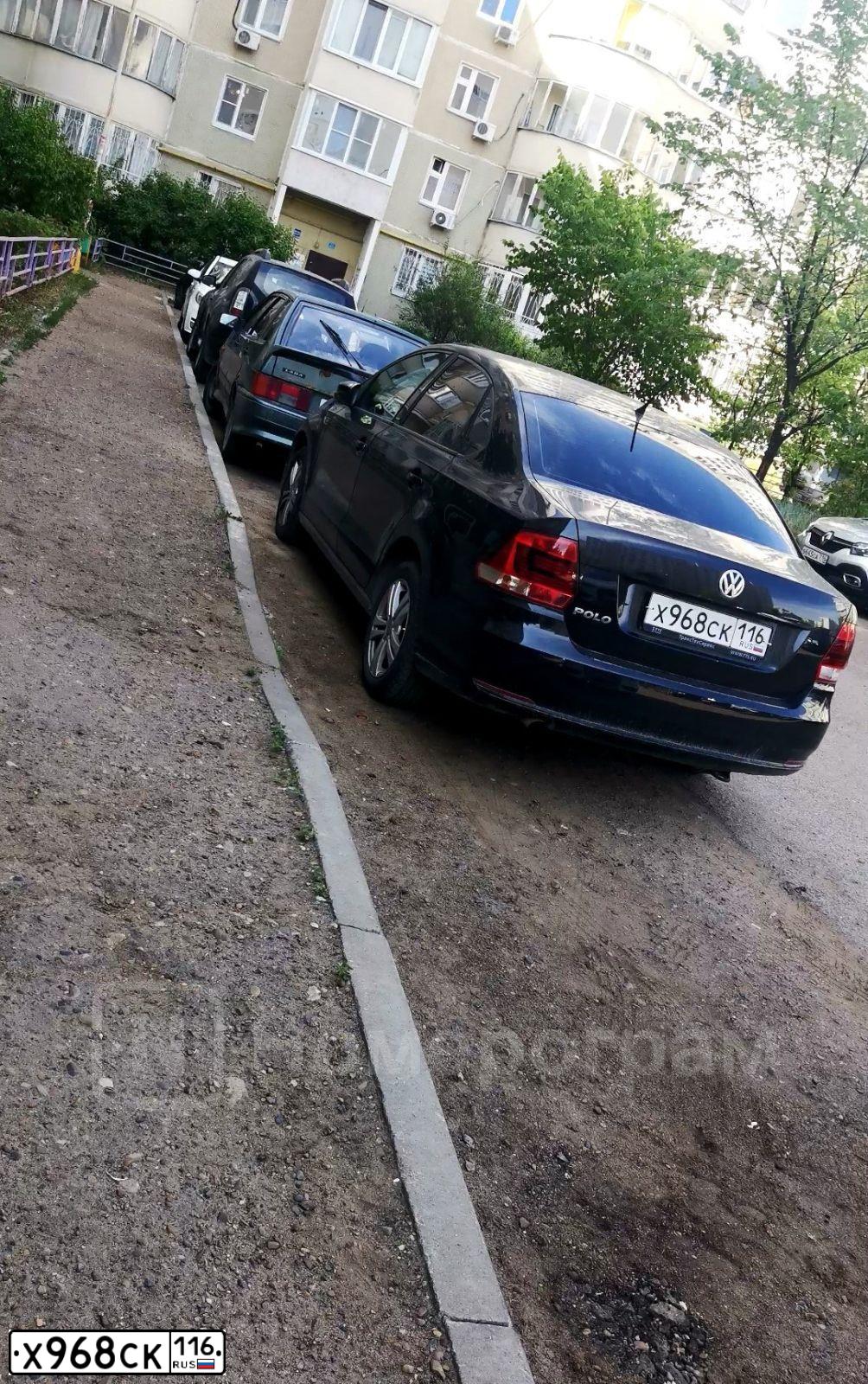 Фото автомобиля VOLKSWAGEN POLO, 2016 — госномер Х968СК116. Цвет: ЧЕРНЫЙ