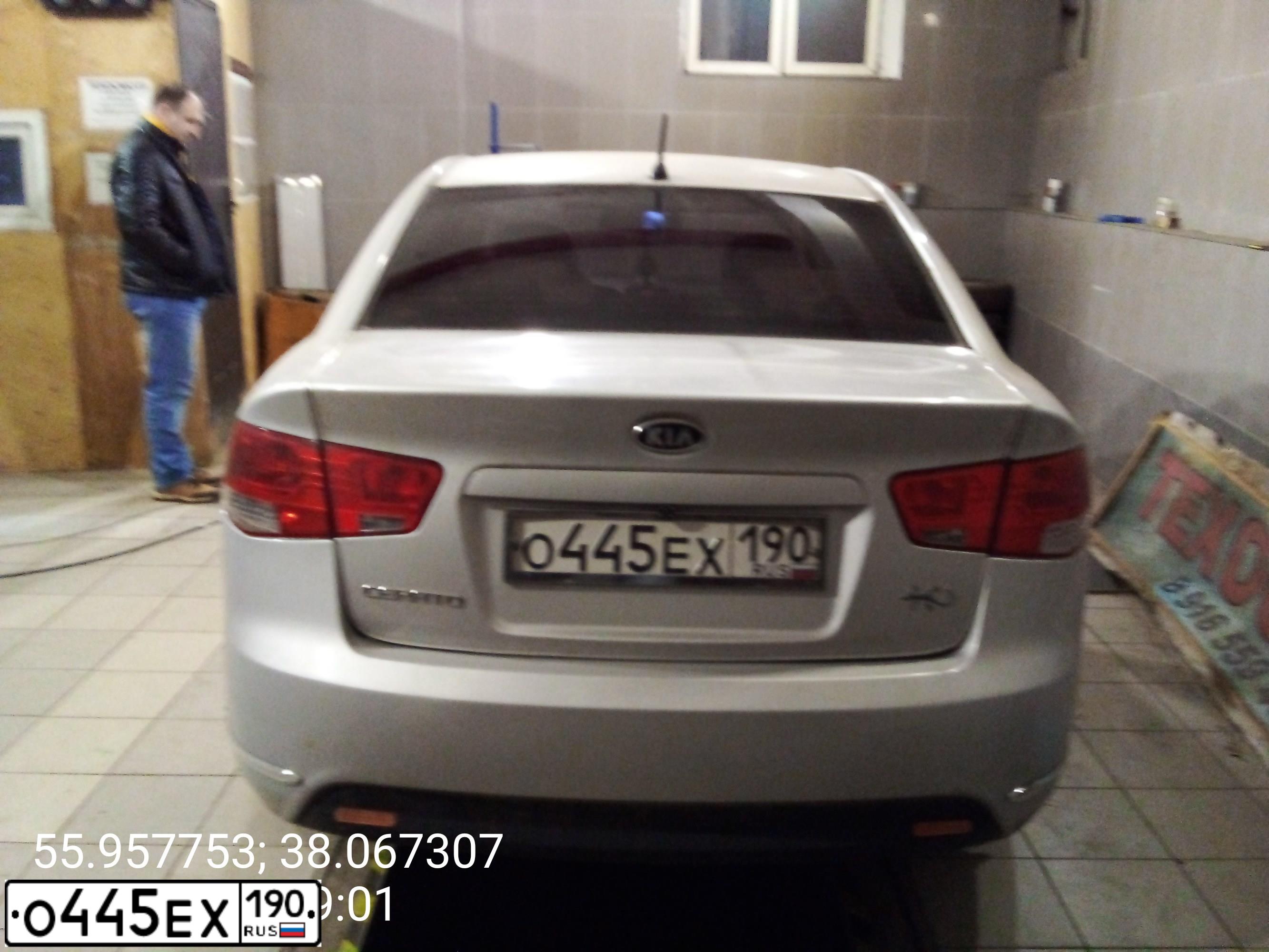 Фото автомобиля KIA CERATO, 2010 — госномер О445ЕХ190. Цвет: СЕРЕБРИСТЫЙ