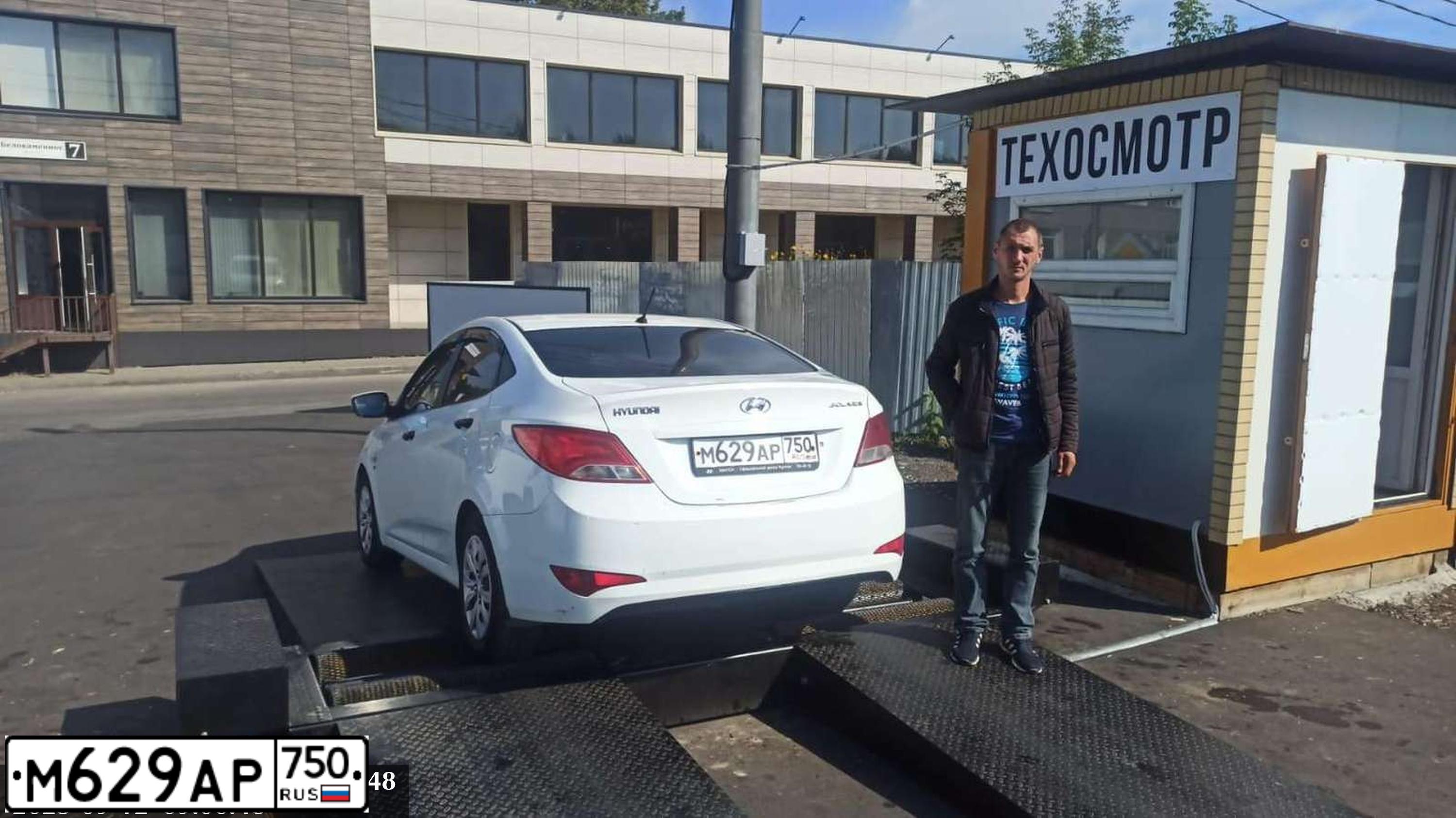 Фото автомобиля HYUNDAI SOLARIS, 2015 — госномер У389ЕН31. Цвет: БЕЛЫЙ