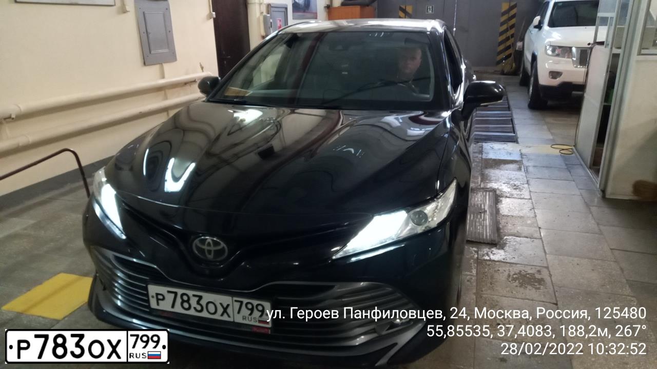 Фото автомобиля TOYOTA CAMRY, 2019 — госномер Р783ОХ799. Цвет: ЧЕРНЫЙ МЕТАЛЛИК