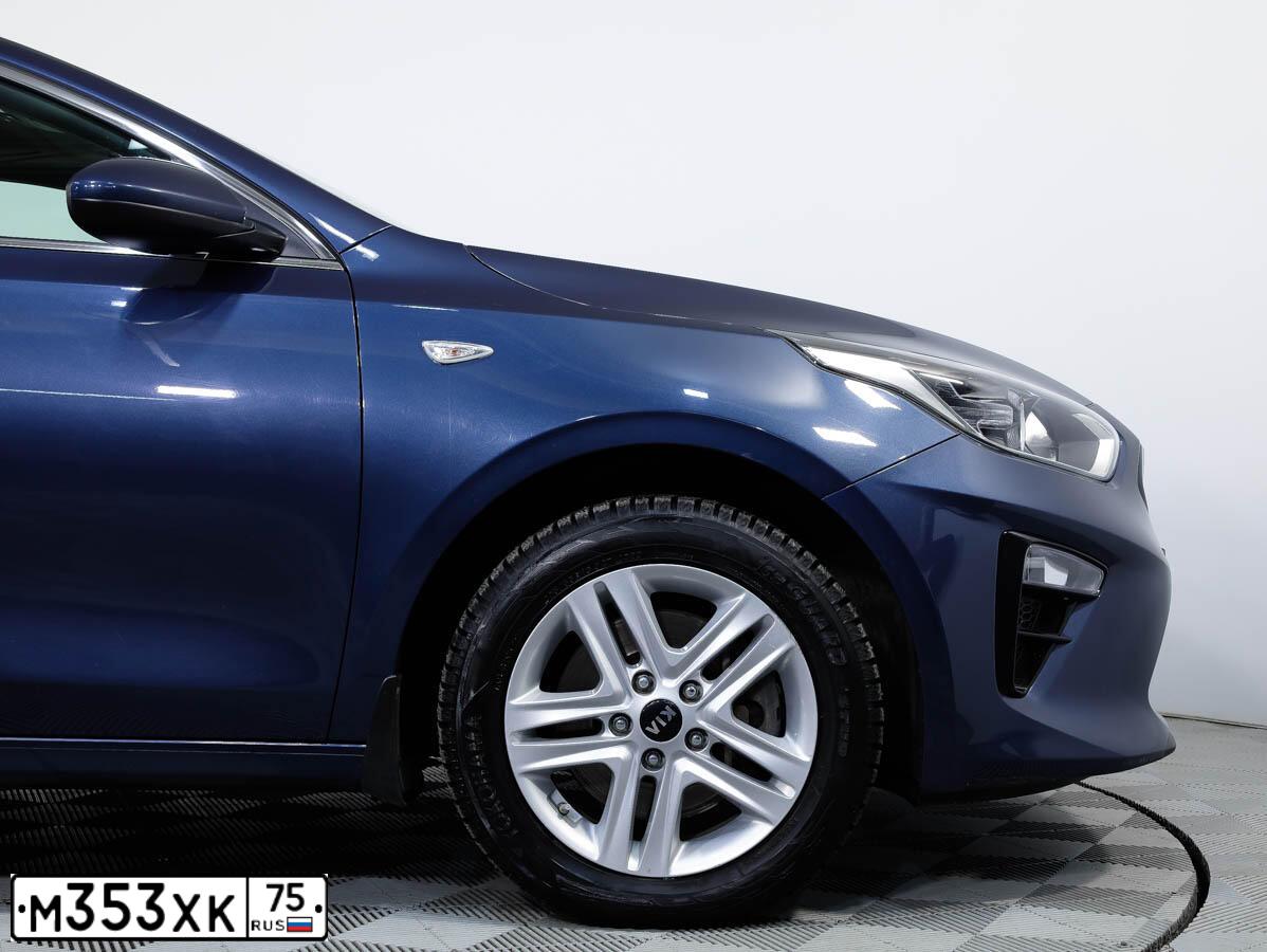 Фото автомобиля KIA CEE'D, 2019 — госномер Т494ВЕ198. Цвет: ТЕМНО-СИНИЙ