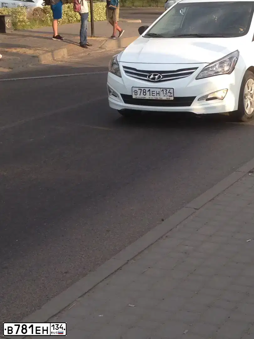 Фото автомобиля HYUNDAI SOLARIS, 2015 — госномер В781ЕН134. Цвет: Белый