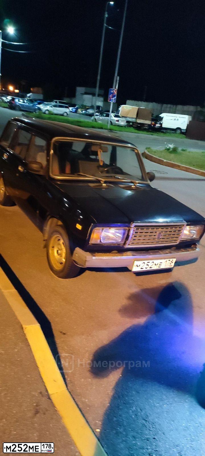 Фото автомобиля LADA 2104, 2012 — госномер М252МЕ178. Цвет: ТЕМНО-СИНИЙ
