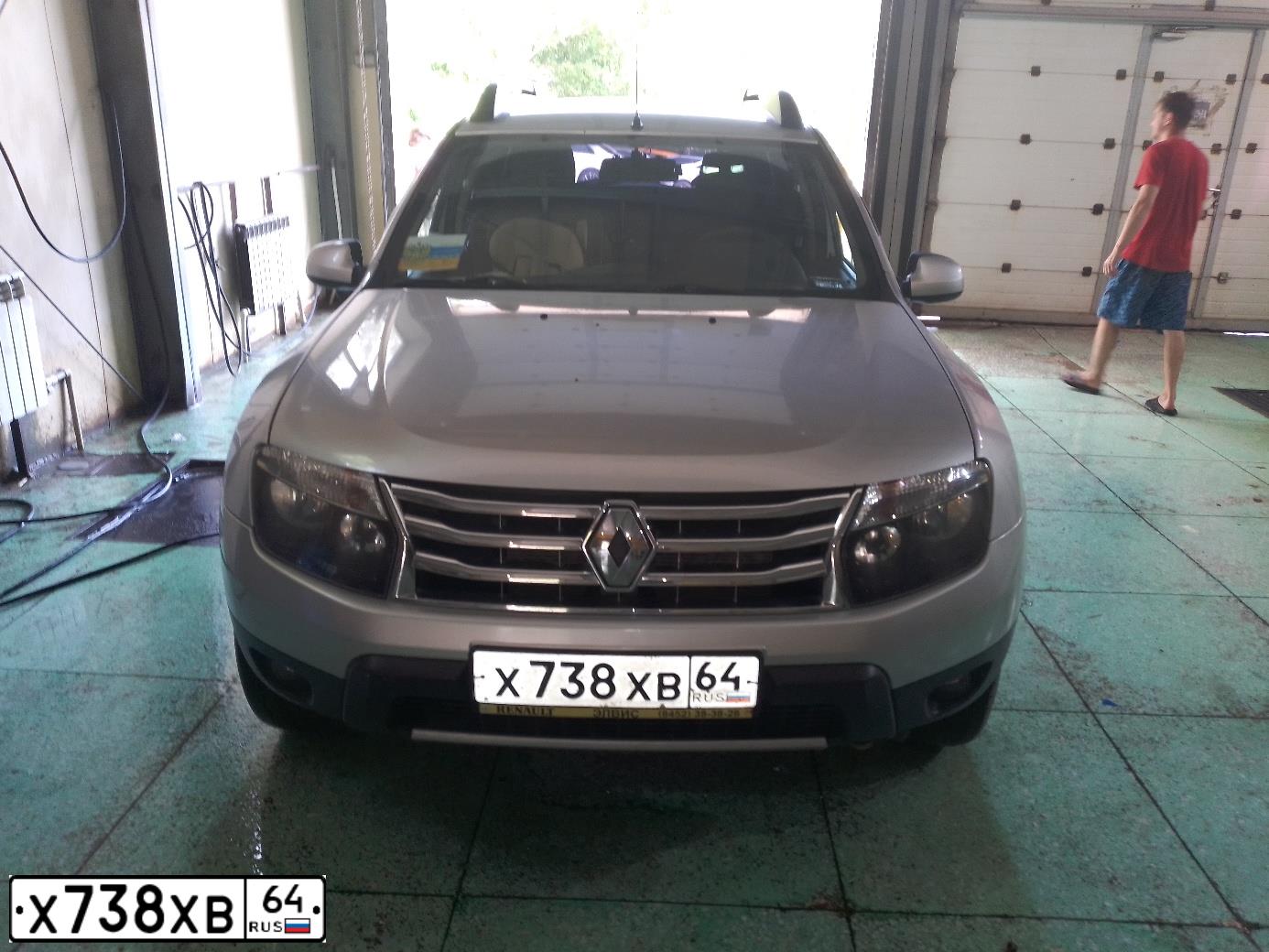 Фото автомобиля RENAULT DUSTER, 2012 — госномер Х738ХВ64. Цвет: СВЕТЛО СЕРЫЙ