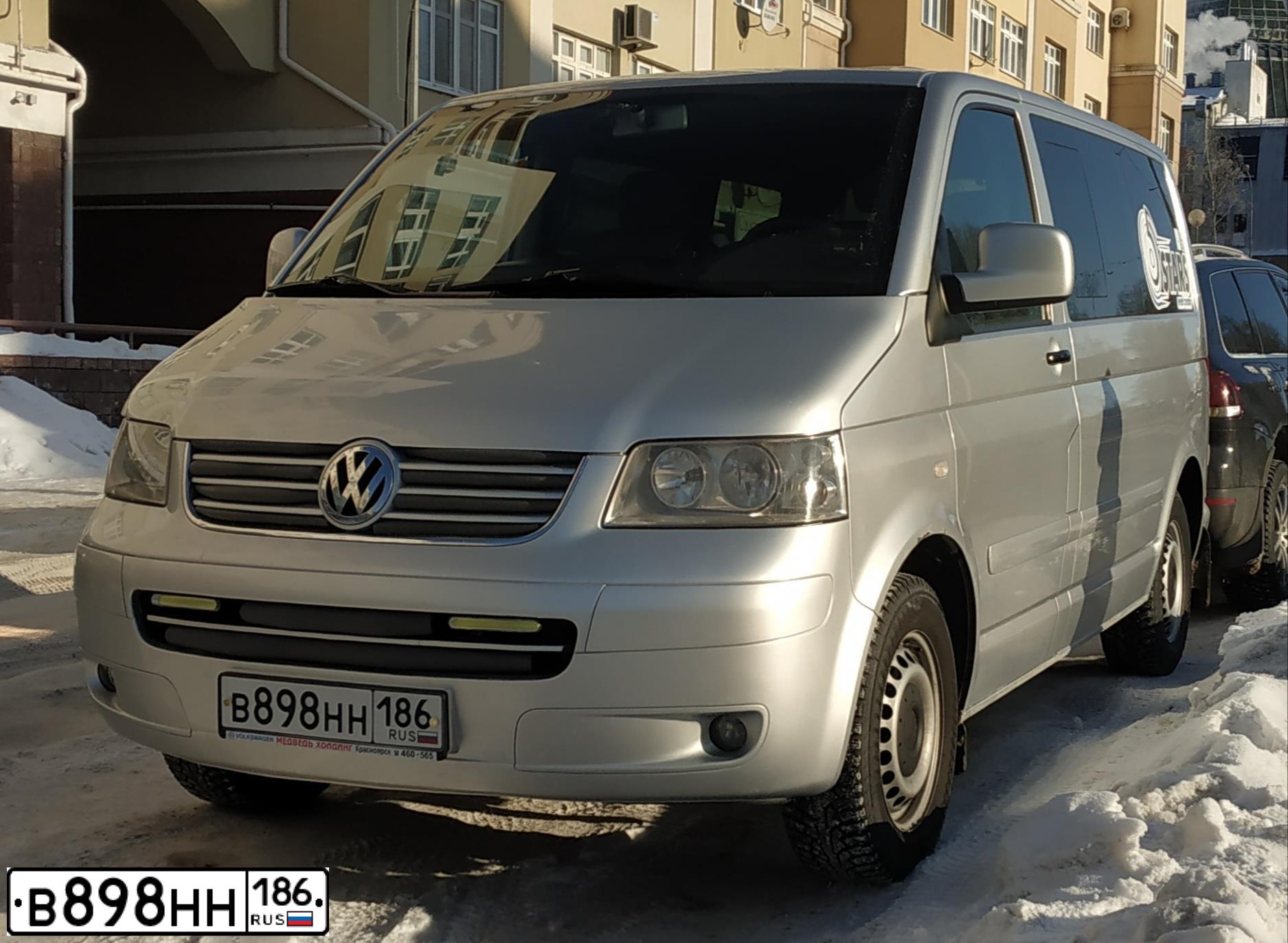 Фото автомобиля VOLKSWAGEN CARAVELLE, 2004 — госномер С244ХС43