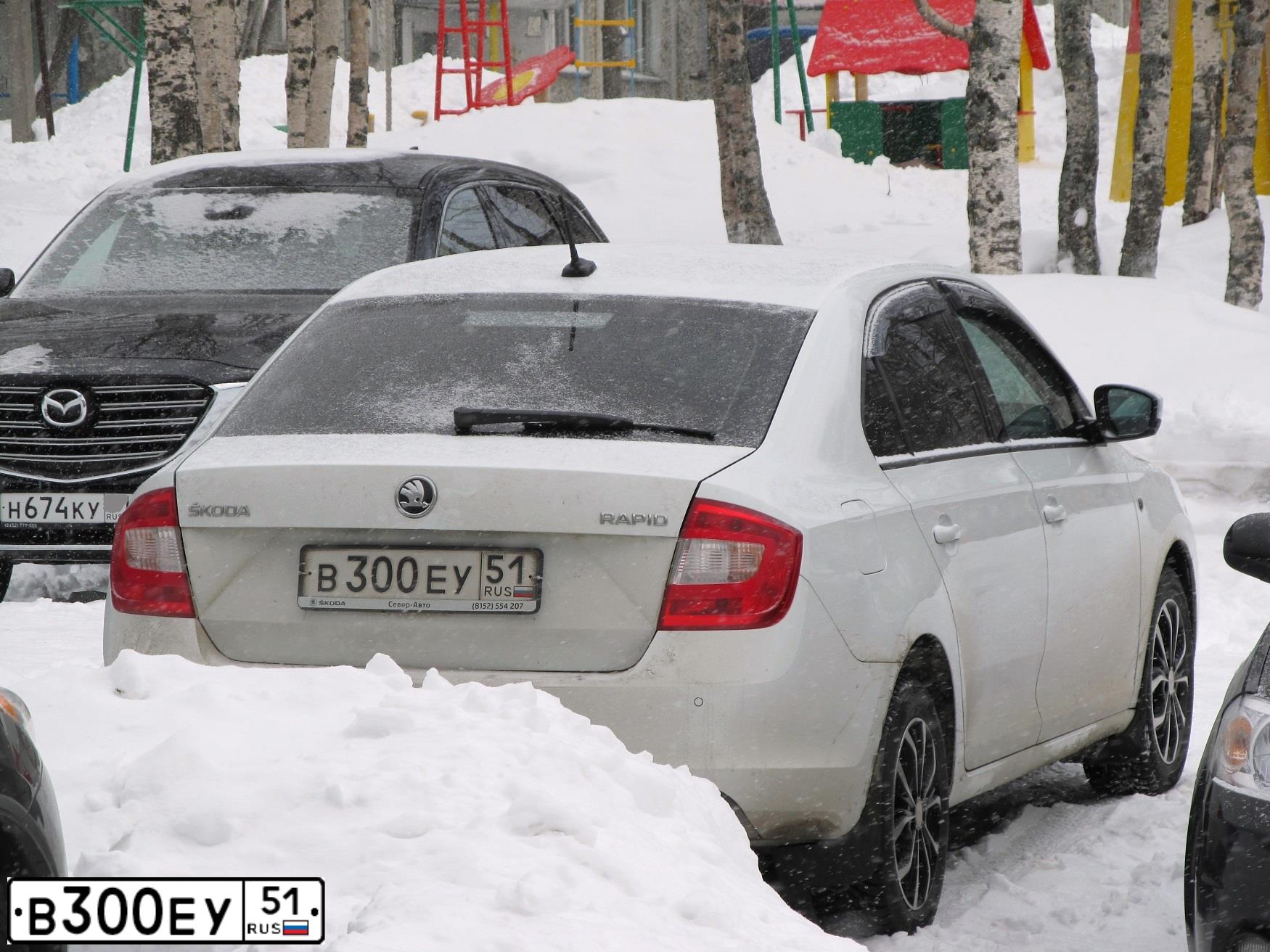 Фото автомобиля SKODA RAPID, 2017 — госномер В300ЕУ51. Цвет: Белый