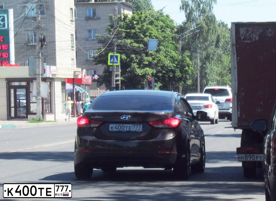 Фото автомобиля HYUNDAI ELANTRA, 2015 — госномер К400ТЕ777. Цвет: КОРИЧНЕВЫЙ
