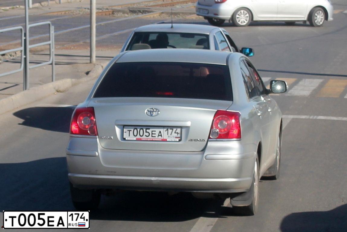 Фото автомобиля TOYOTA AVENSIS, 2008 — госномер Т005ЕА174. Цвет: СВЕТЛО-СЕРЫЙ