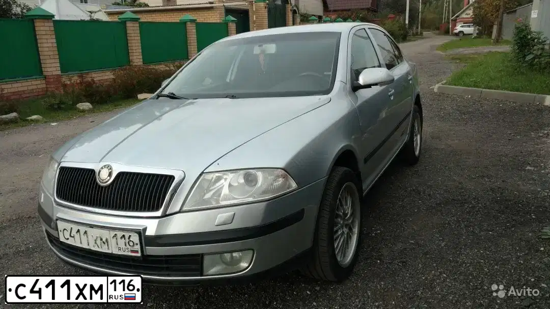 Фото автомобиля SKODA OCTAVIA, 2008 — госномер В329ЕМ199. Цвет: Серебристый