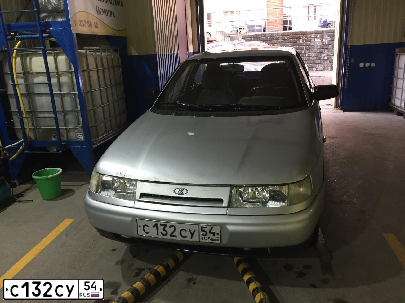 Фото автомобиля LADA 2110, 2002 — госномер С132СУ54. Цвет: СВЕТЛО СЕРЕБРИСТЫЙ МЕТАЛ
