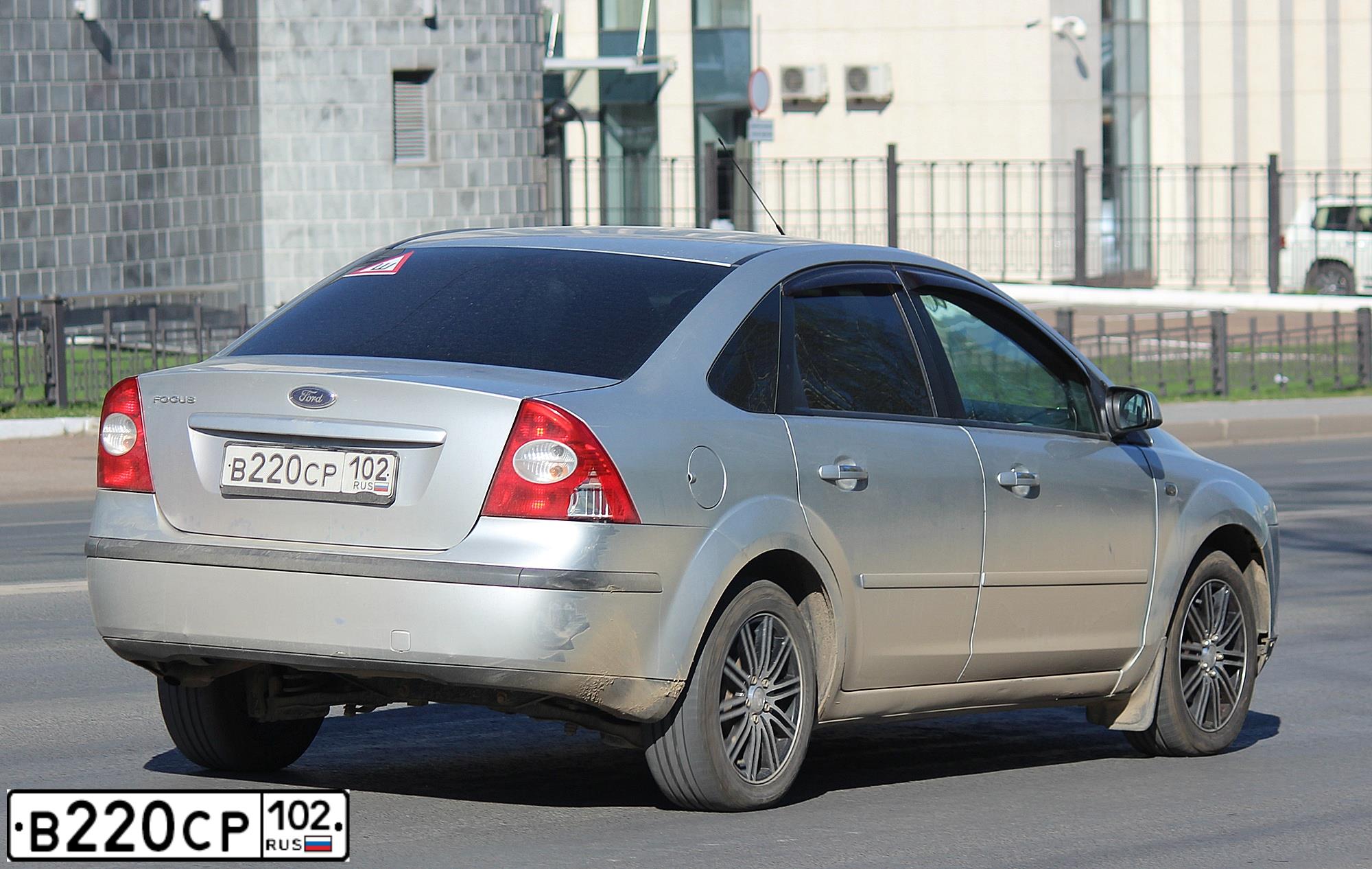 Фото автомобиля FORD FOCUS, 2007 — госномер В220СР102. Цвет: СЕРЕБРИСТЫЙ