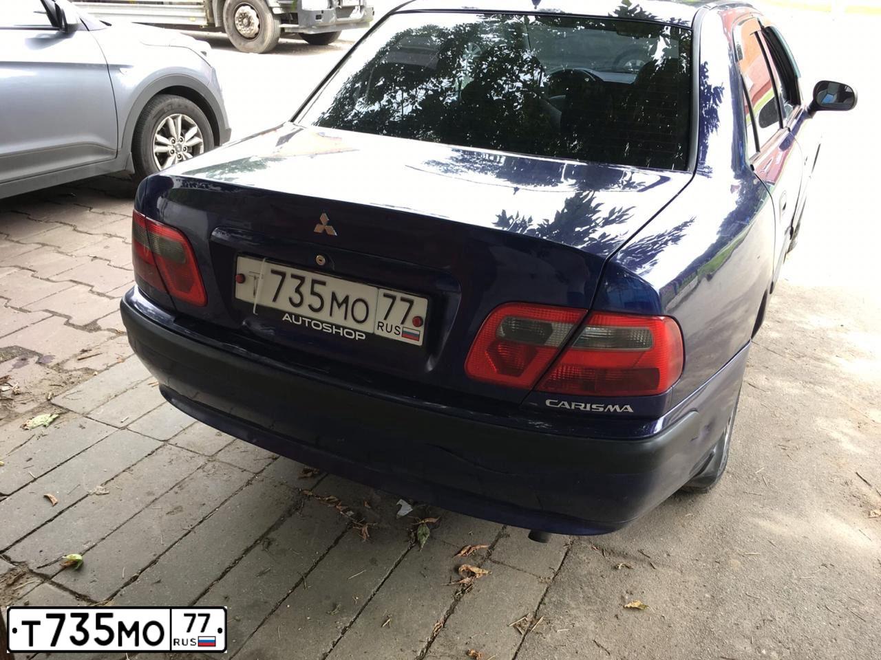 Фото автомобиля MITSUBISHI CARISMA, 2002 — госномер Т735МО77. Цвет: синий