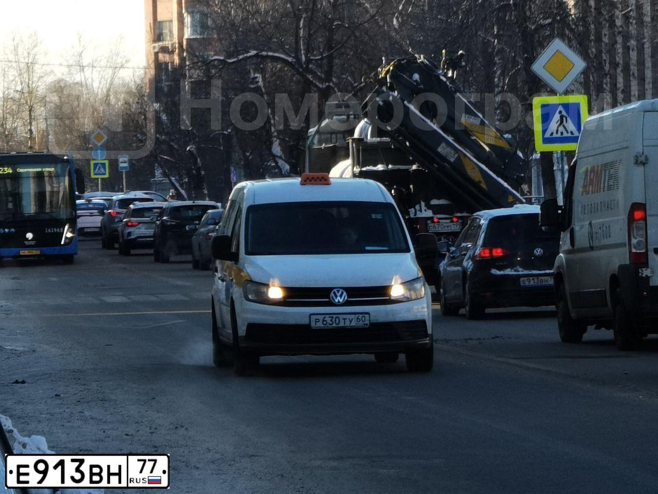 Фото автомобиля ЗАЗ 1102, 1994 — госномер Е913ВН77. Цвет: БЕЛЫЙ
