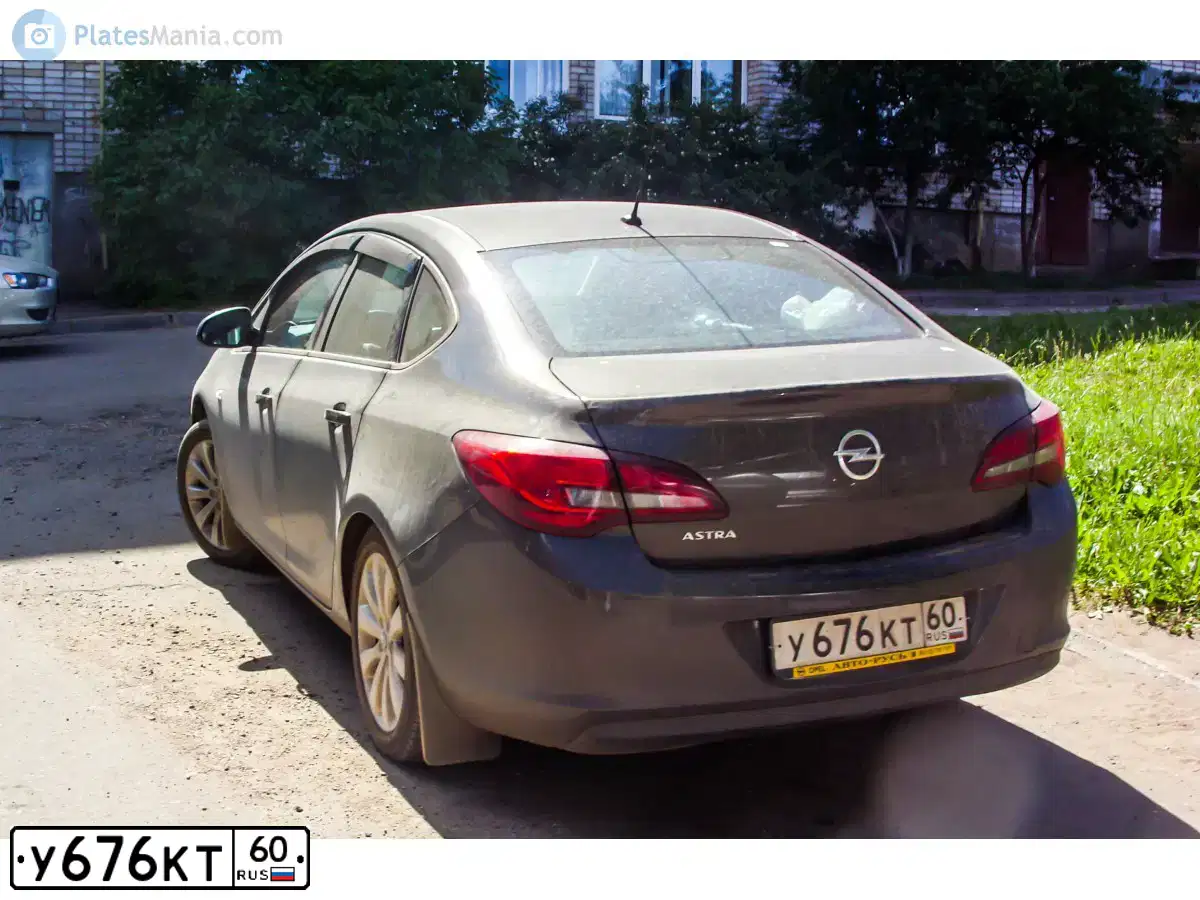 Фото автомобиля OPEL ASTRA, 2014 — госномер В871НК60. Цвет: СЕРЫЙ МЕТАЛЛИК