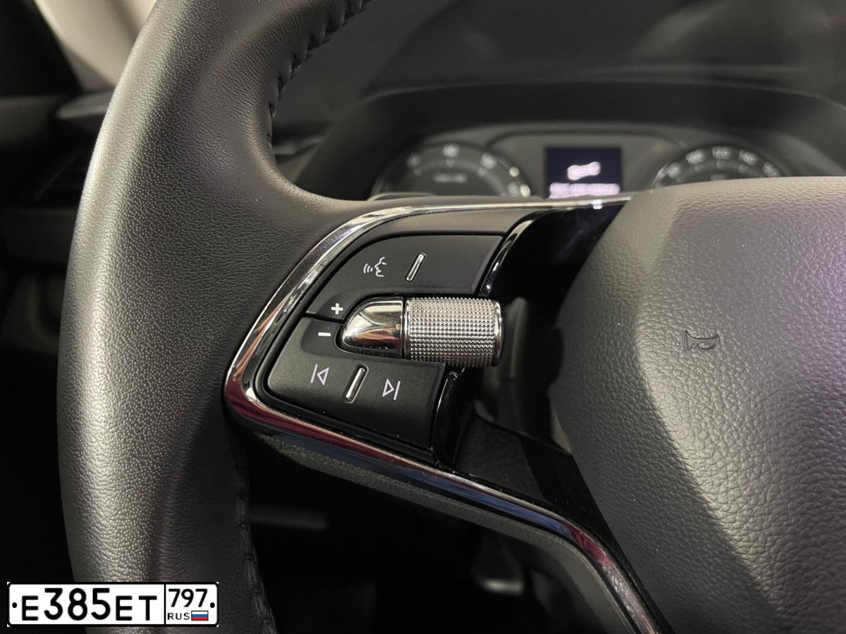 Фото автомобиля SKODA OCTAVIA, 2021 — госномер М407НК136. Цвет: ЧЕРНЫЙ