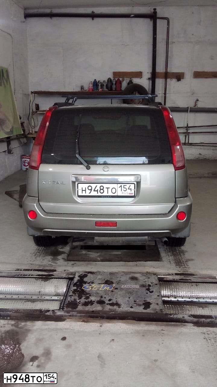 Фото автомобиля NISSAN X-TRAIL, 2007 — госномер Н948ТО154. Цвет: Серый