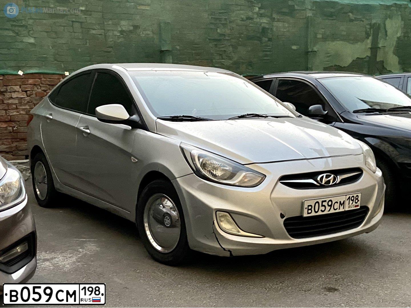 Фото автомобиля HYUNDAI SOLARIS, 2012 — госномер А524УК51. Цвет: Серебристый