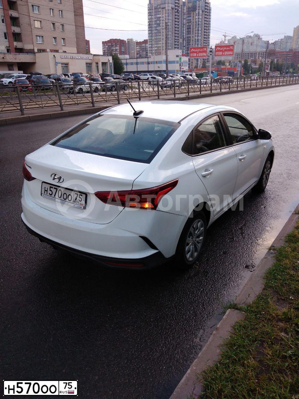 Фото автомобиля HYUNDAI SOLARIS, 2020 — госномер О283НУ797. Цвет: Белый