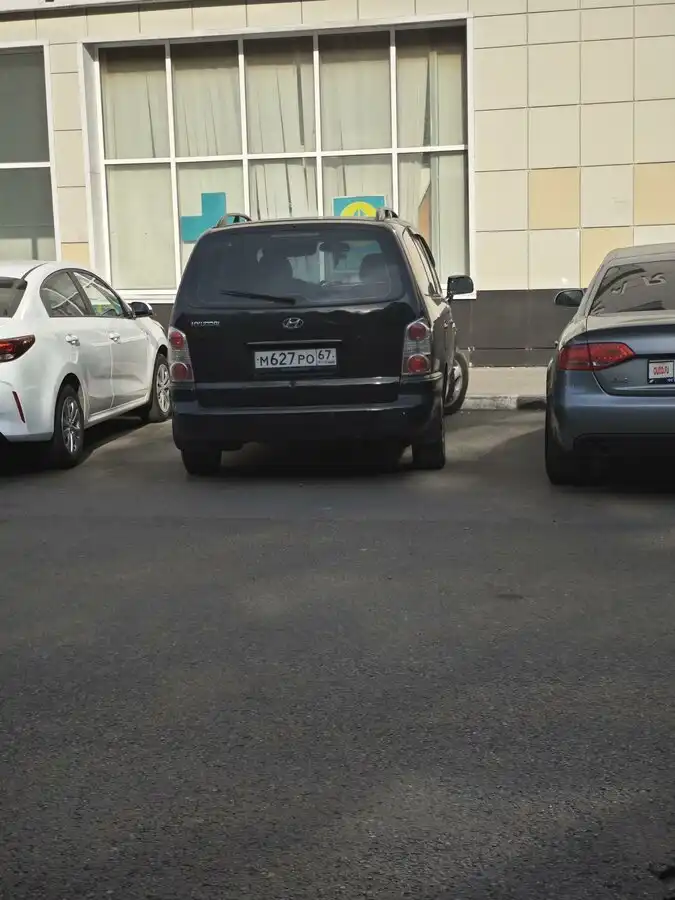 Фото автомобиля HYUNDAI TRAJET, 2007 — госномер С904ВН550. Цвет: ЧЕРНЫЙ