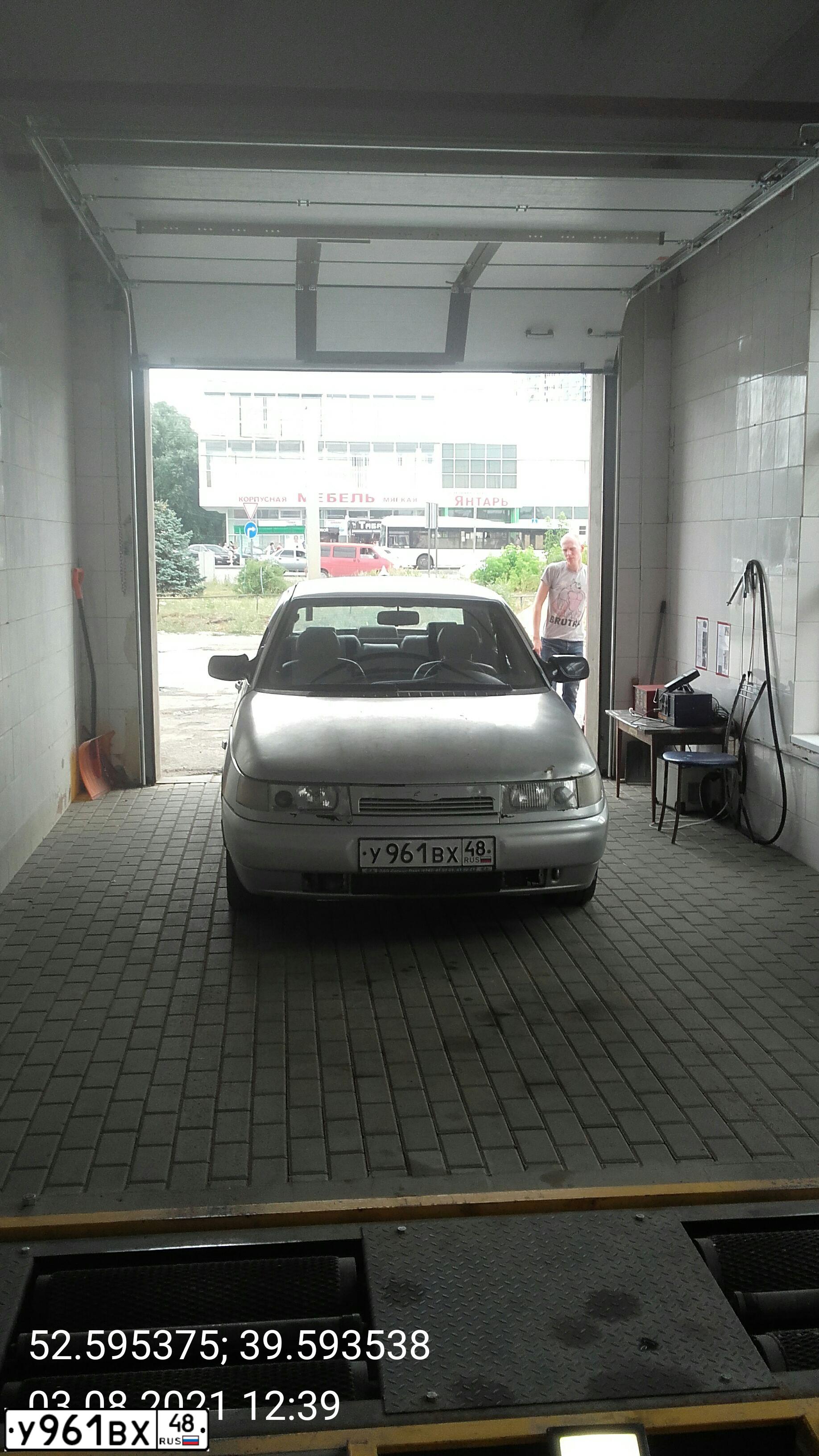 Фото автомобиля LADA 2110, 2004 — госномер Н222ХТ48. Цвет: СВЕТЛО-СЕРЕБРИСТЫЙ МЕТАЛЛ