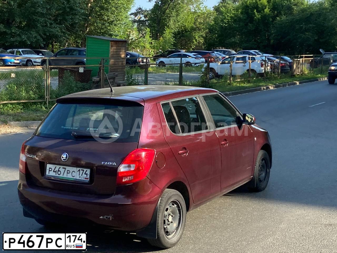 Фото автомобиля SKODA FABIA, 2013 — госномер Р467РС174. Цвет: ТЕМНО-БОРДОВЫЙ