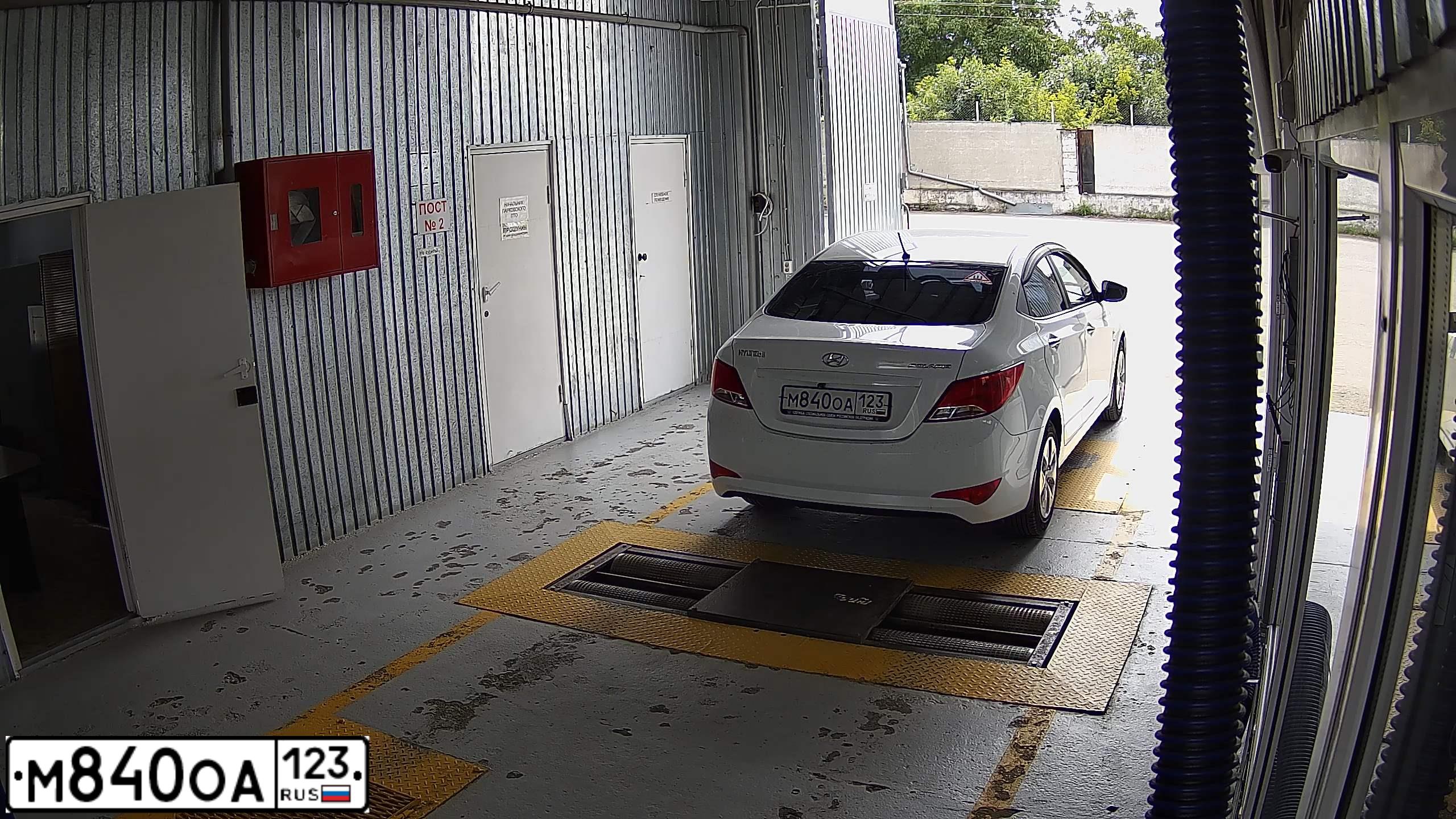 Фото автомобиля HYUNDAI SOLARIS, 2014 — госномер М840ОА123. Цвет: БЕЛЫЙ