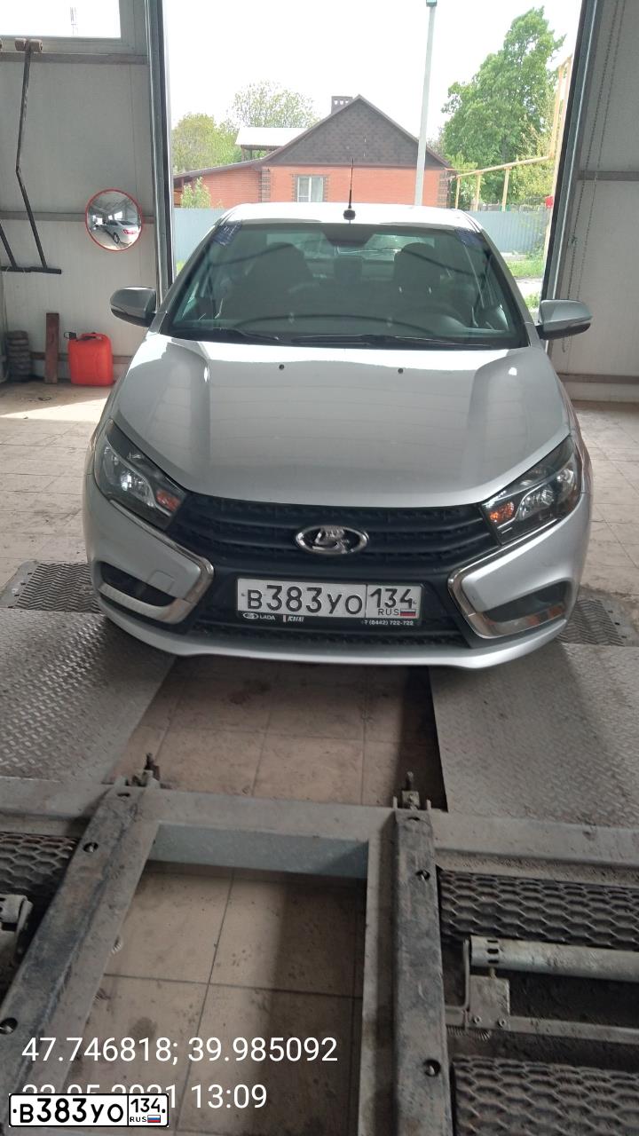 Фото автомобиля LADA VESTA, 2017 — госномер В383УО134. Цвет: Серебристый