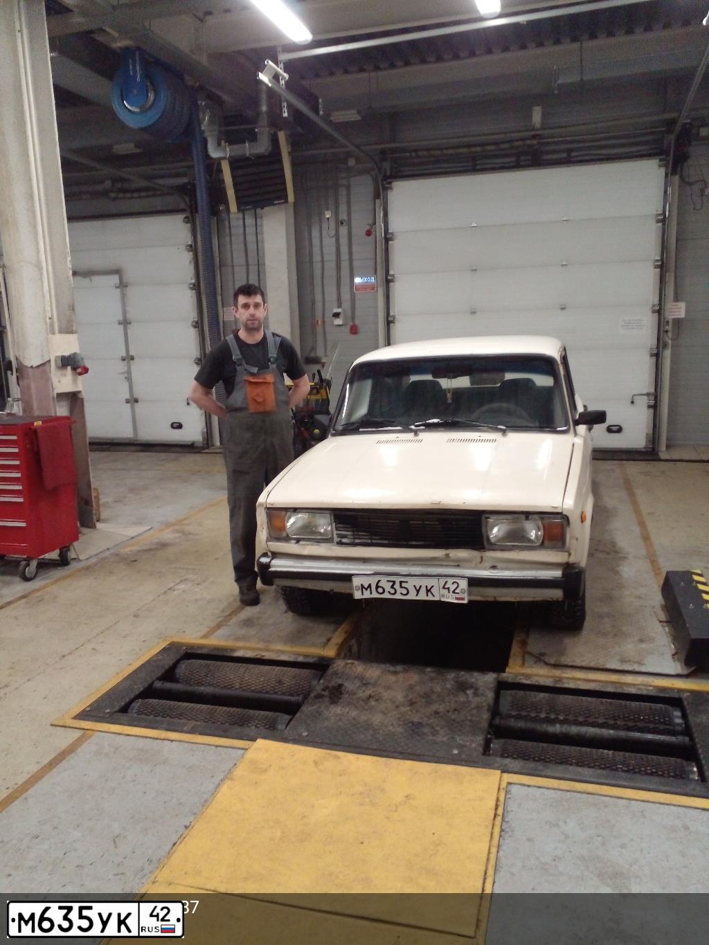 Фото автомобиля LADA 2105 LADA, 1993 — госномер Т773НУ142. Цвет: Белый